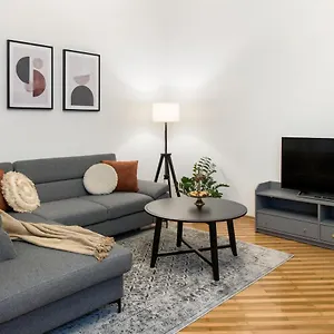  Apartment Wawelove Pilsudskiego - 3 Bedroom Apt. With Balcony And Free Parking!